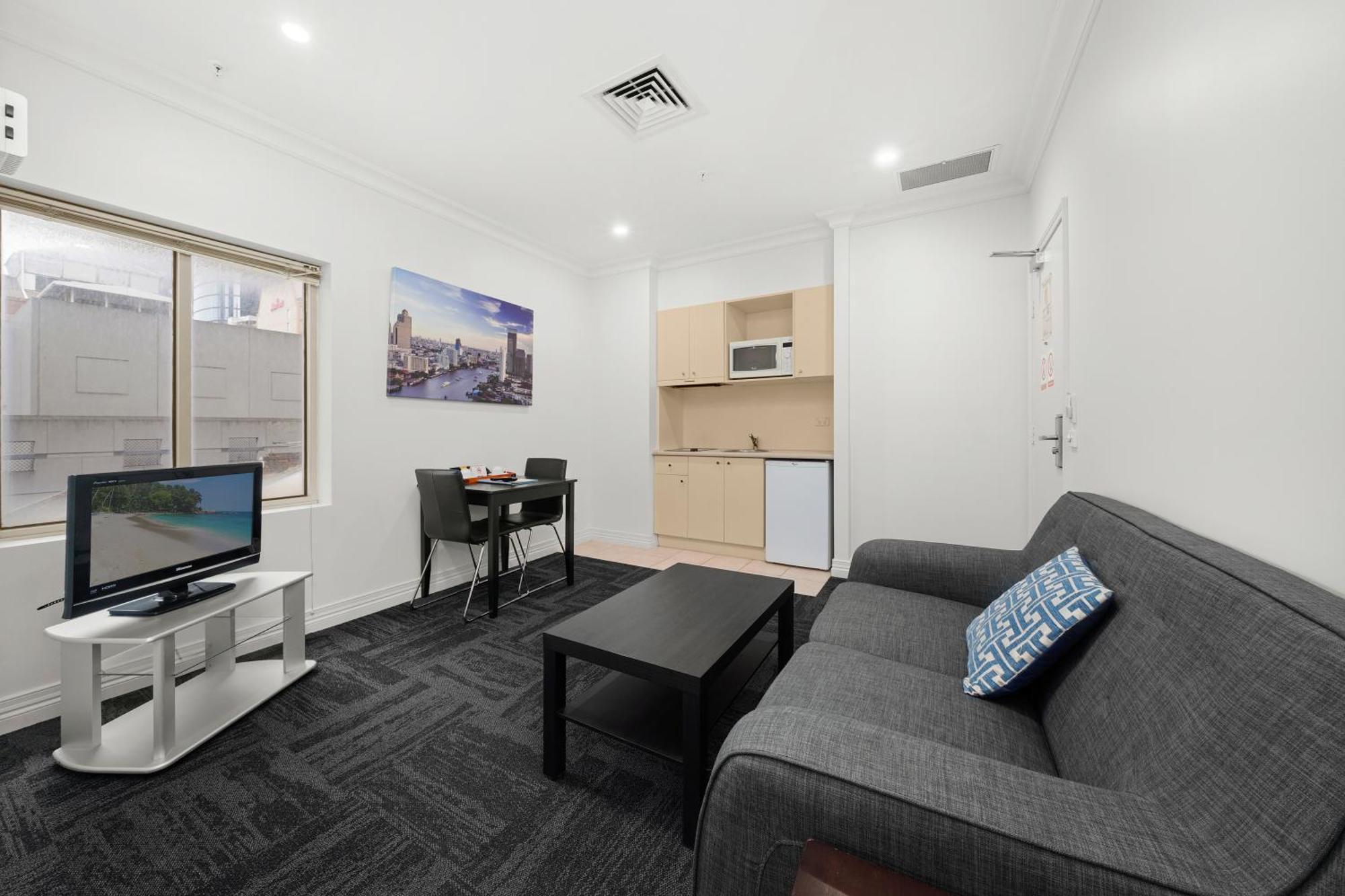 Lonsdale Street Apartments — Photos 1